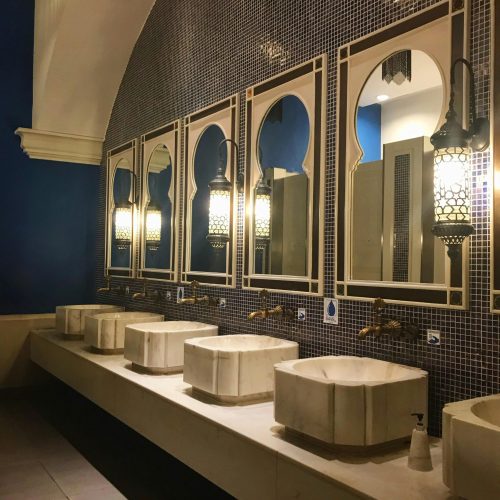 Custom Mirrors for Commercial Restrooms