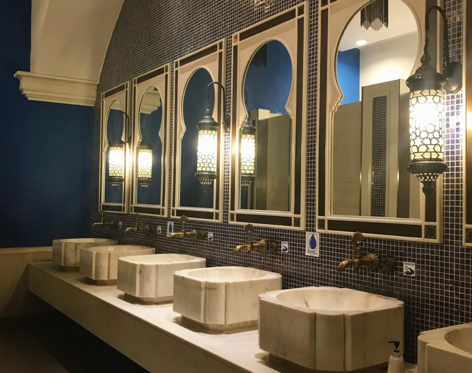 Custom Mirrors for Commercial Restrooms